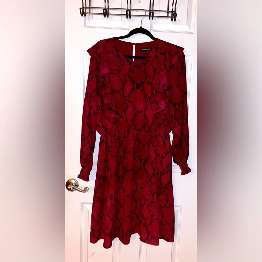 Banana Republic Burgundy Red Long Sleeve Snake Print Dress Large - Picture 4 of 4